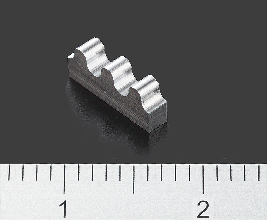 鏡面ベース 切削レベルの鏡面プレス断面